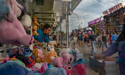 13-year-old boy banned from theme park for a year after getting stuck in the claw machine